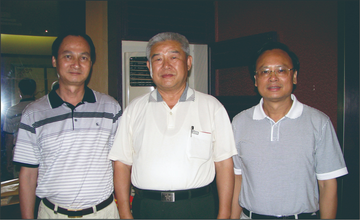 廣西(xī)區(qū)發改委領導陪同中國(guó)人(rén)民(mín)解放(fàng)軍總參謀部政治部主任賈雪(xuě)陽軍（照(zhào)片中）到(dào)公司實地(dì)考察，并給予“好(hǎo)安節電(diàn)器(qì)”高(gāo)度評價